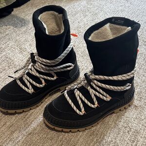 Palladium Black Winter Boots- New